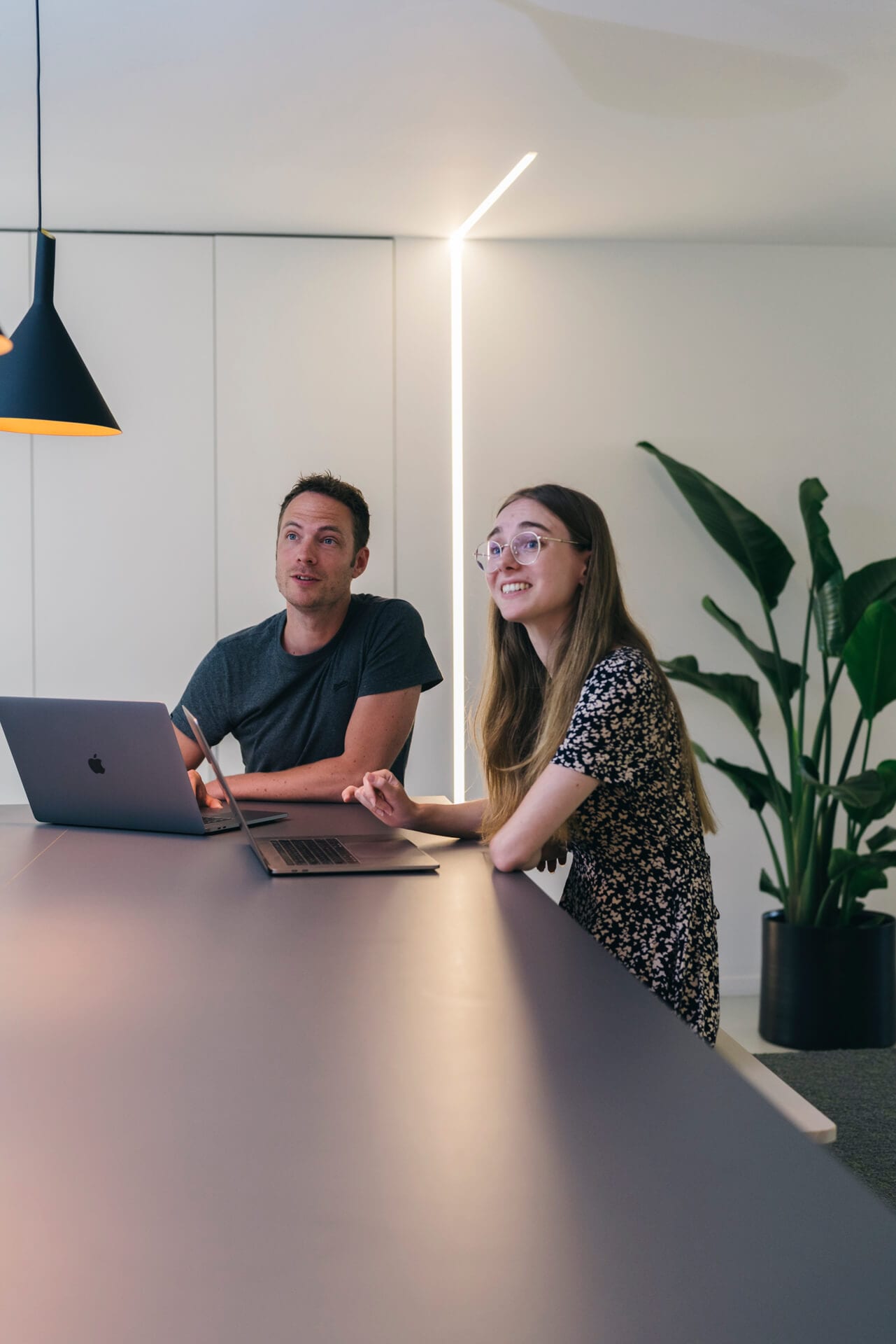 An image of two people working at a table in the Aaltra office.