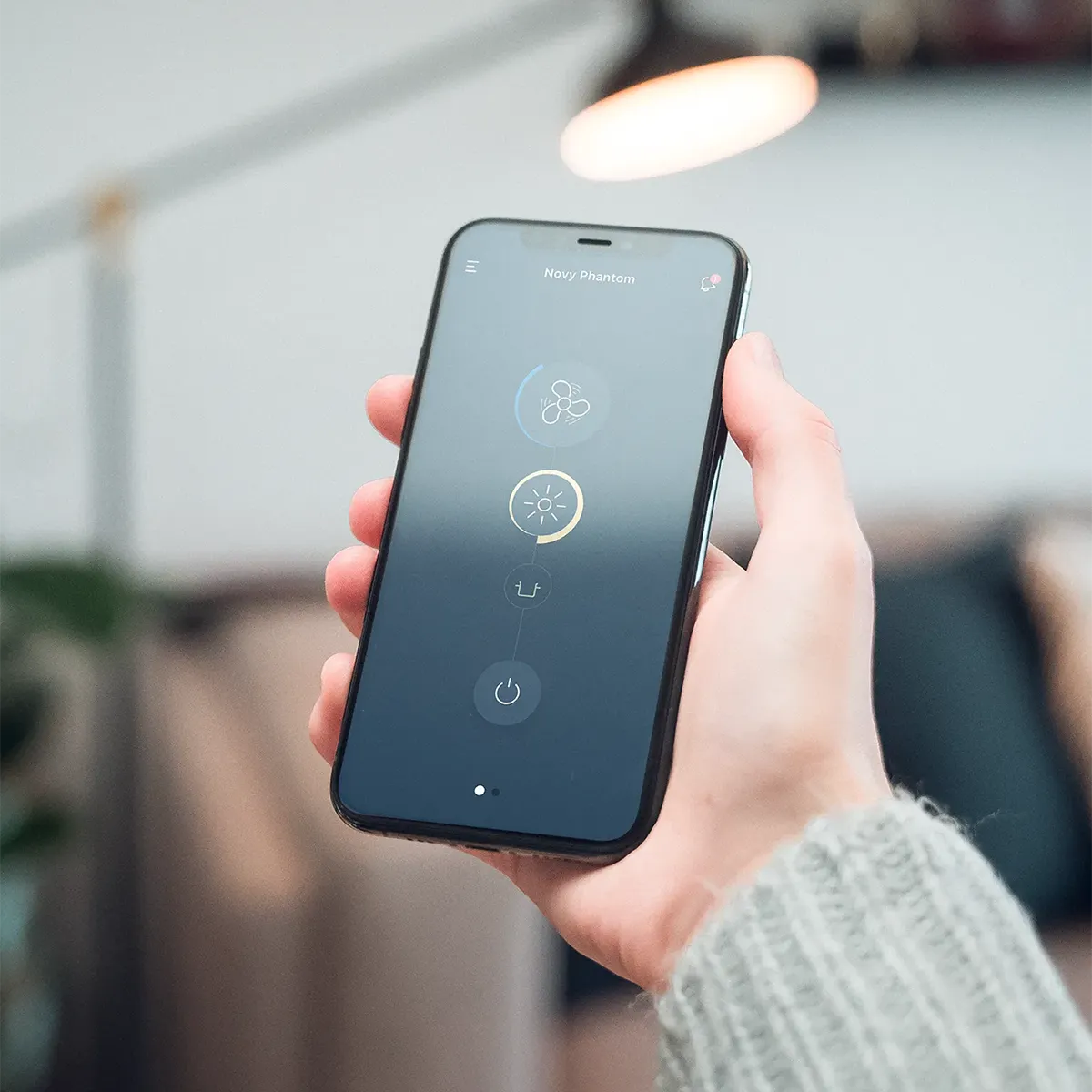 The Novy app for cooker hoods, showing the current state of the cooker hood for its ventilation, light and air quality.