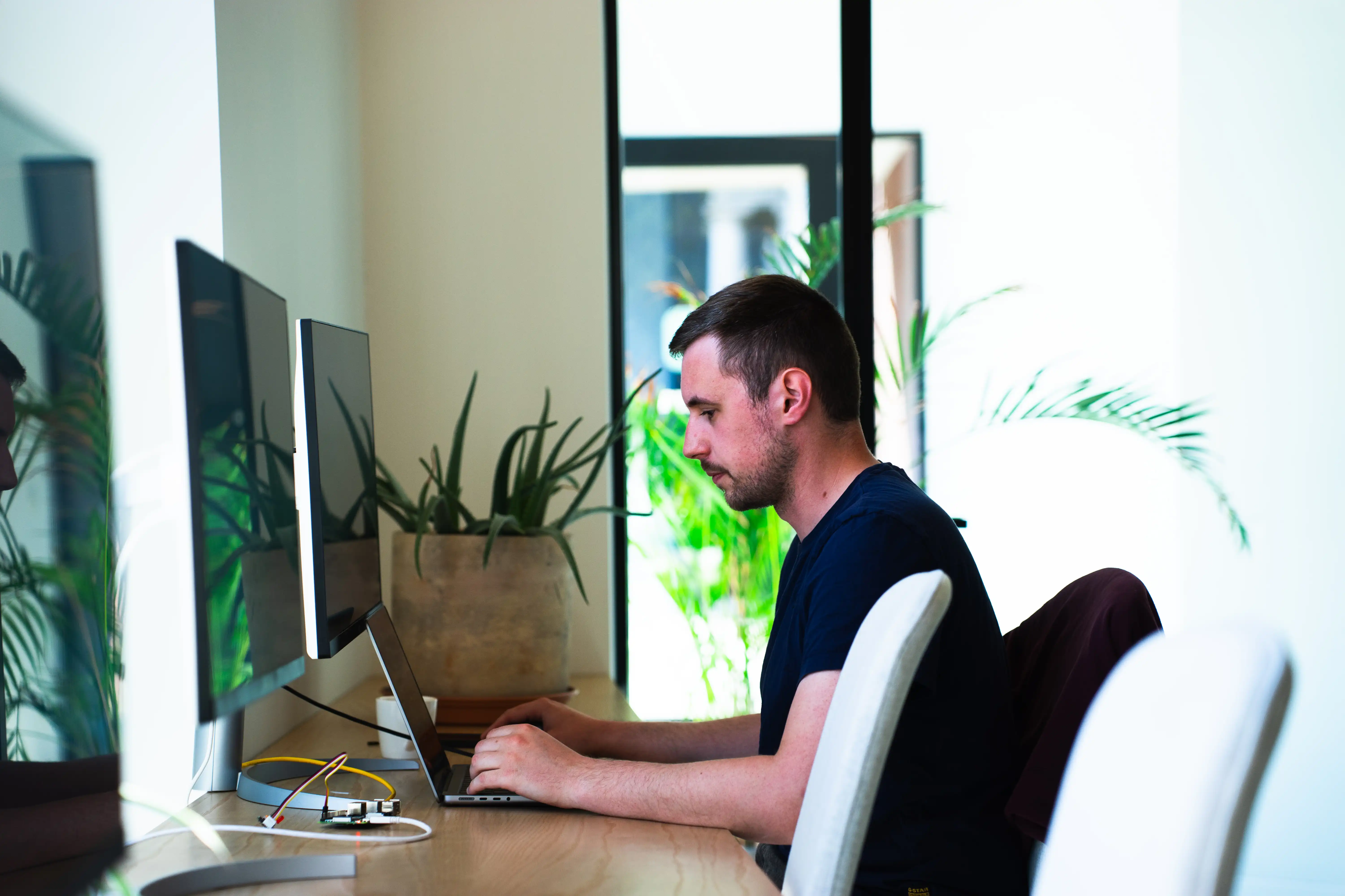 An Aaltra team session in the Melle office